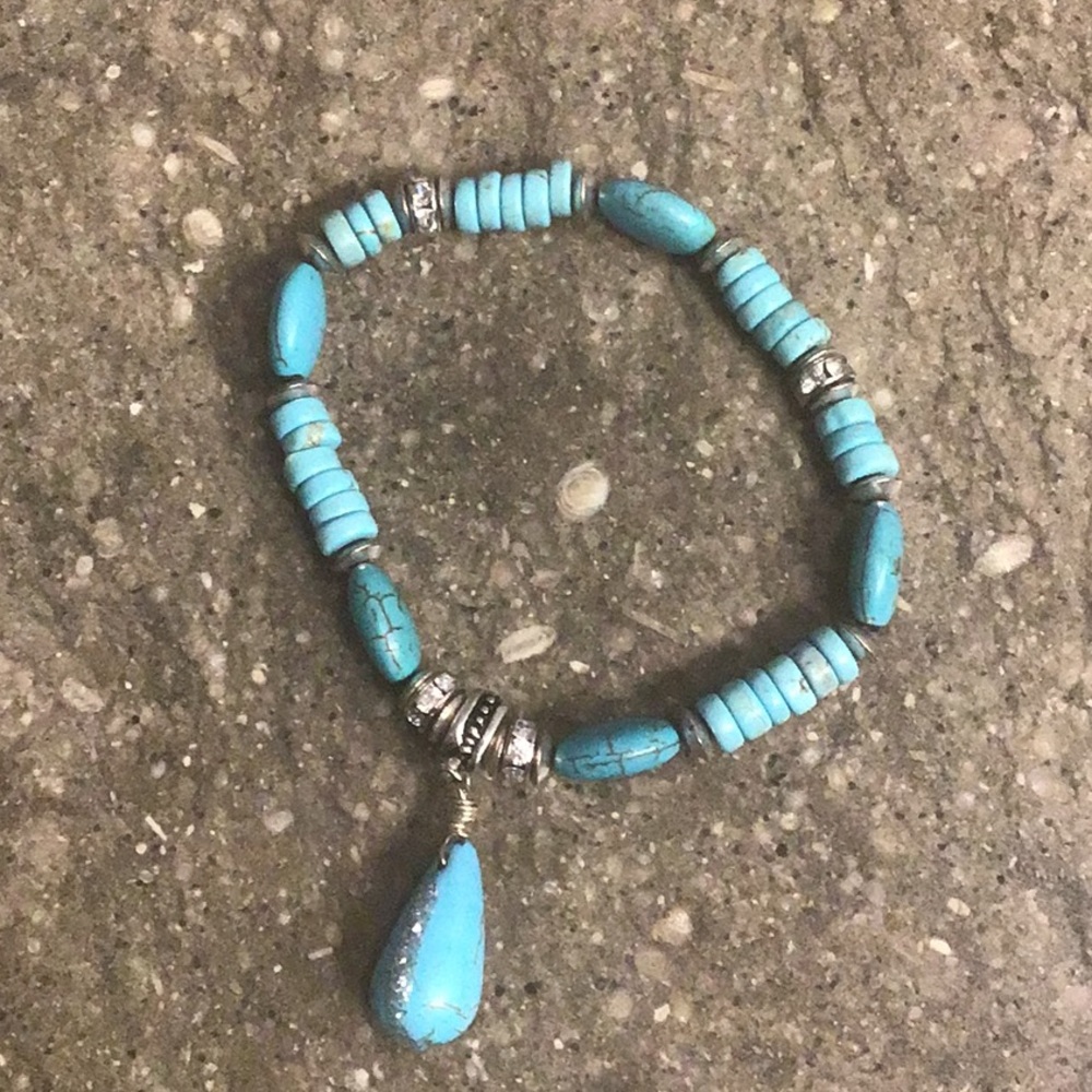 Bundle of 4 Chico’s stretch bracelets - Picture 3 of 8